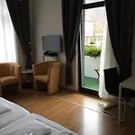 苏多娆别墅酒店 公寓 *